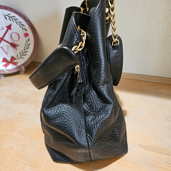 Tory Burch Handbags - Tory Burch Chelsea tote